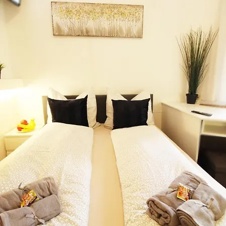 Downtown - Im Herzen Von & Komfortable Boxspringbetten Hotel *